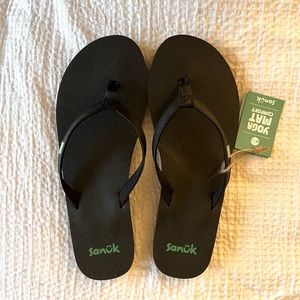 NWT | Black Sanuk Yoga Mat Sandals | Size 9